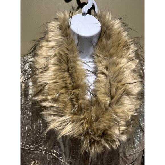 V Cristina Faux Leather Crocodile Textured Jacket Gold Faux Fur Trim Size M - Picture 6 of 12